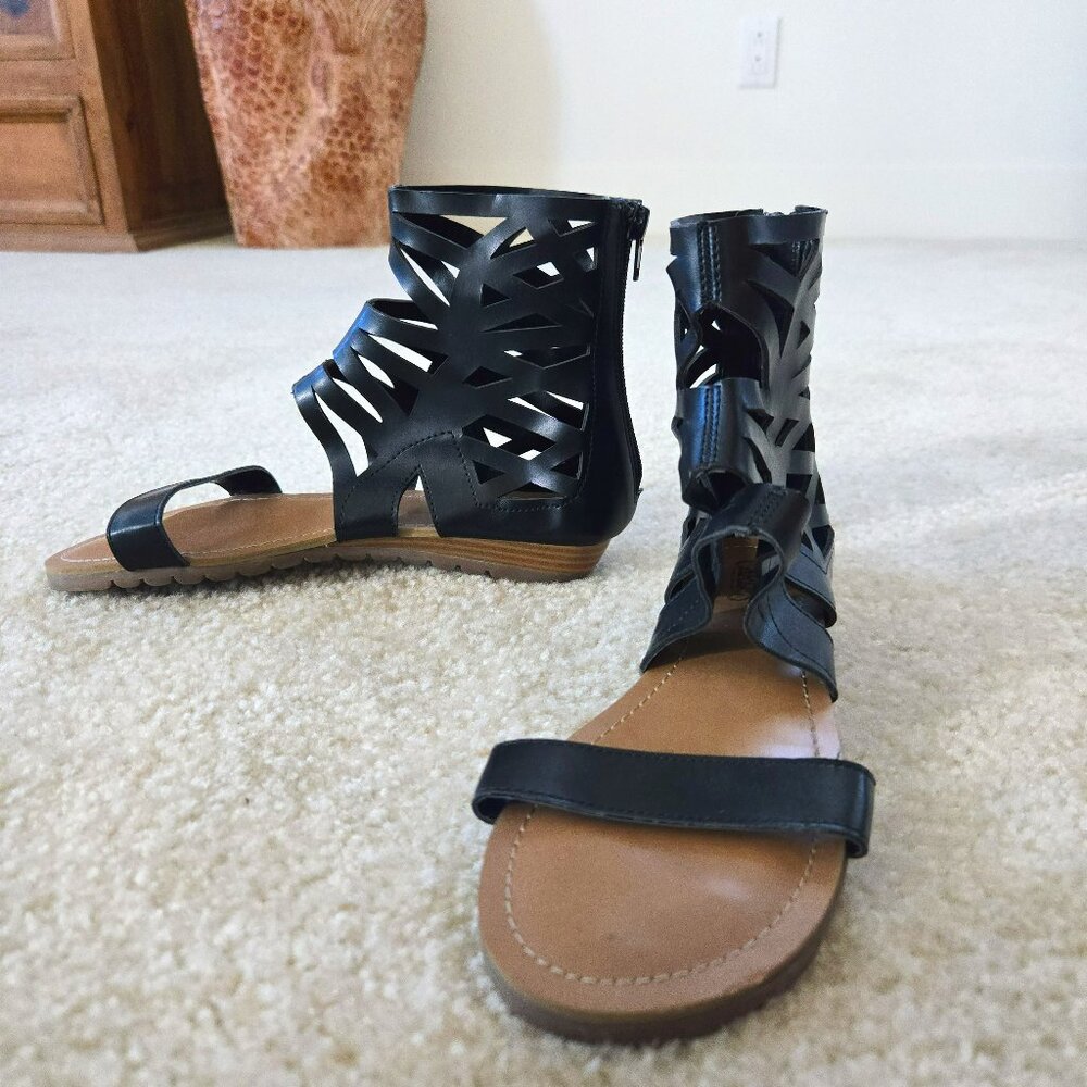 Carlos Santana Women's Black and Tan (Over the Ankle) Flat Sandal - Size 6.5